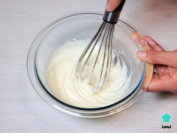Receta de Tarta de yogur griego con 3 ingredientes - Paso 1