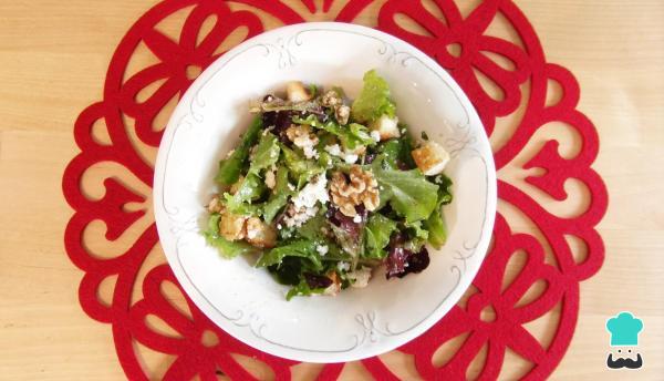 Ensaladas para Navidad originales - Ensalada con queso de cabra y nueces