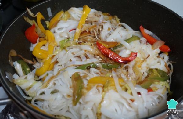 Receta de Fideos de arroz con gambas y verduras - Paso 4