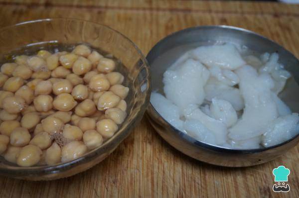 Receta de Ensalada de garbanzos con bacalao - Paso 1
