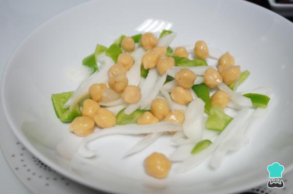 Receta de Ensalada de garbanzos con bacalao - Paso 3