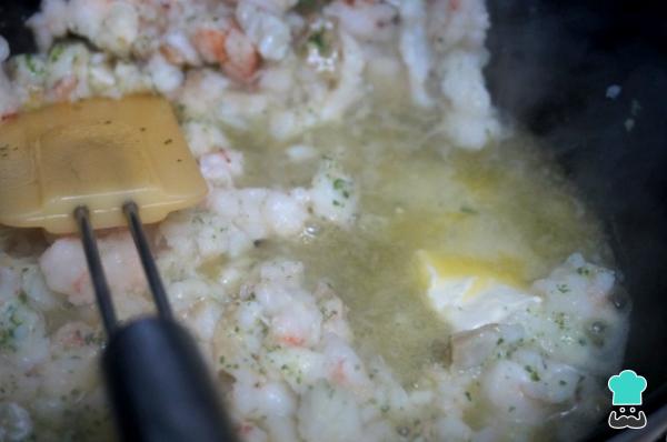 Receta de Pimientos del piquillo rellenos de bacalao y gambas - Paso 2