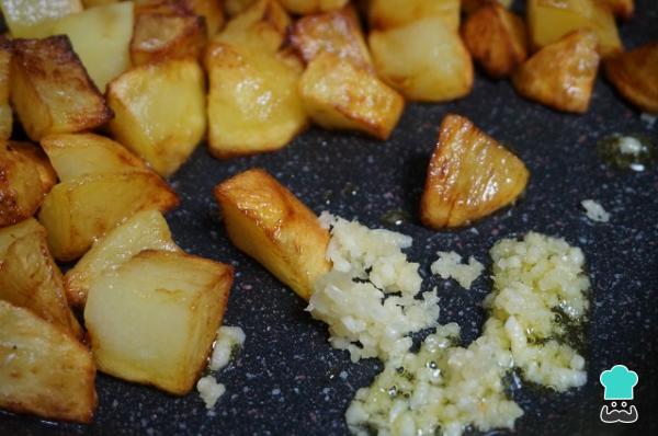 Receta de Patatas al ajillo - Paso 2