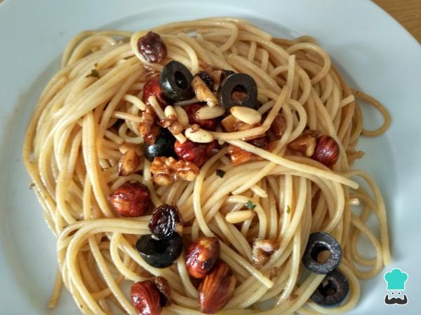 Receta de Espaguetis con frutos secos - Paso 8