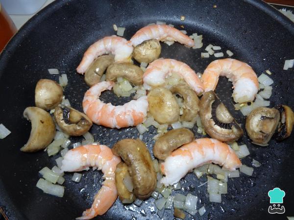 Receta de Tallarines con camarones y champiñones - Paso 6