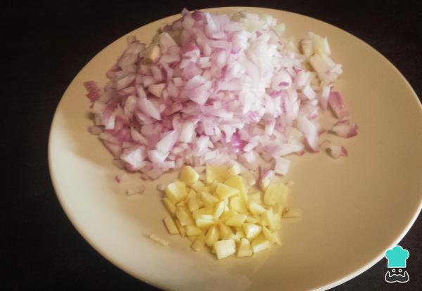 Receta de Fideos a la cazuela con sepia - Paso 1