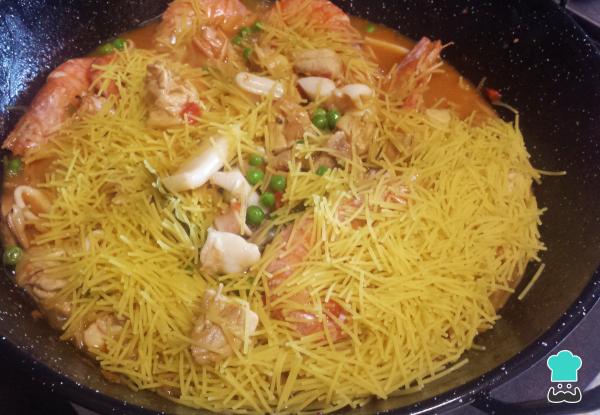 Receta de Fideos a la cazuela con sepia - Paso 7