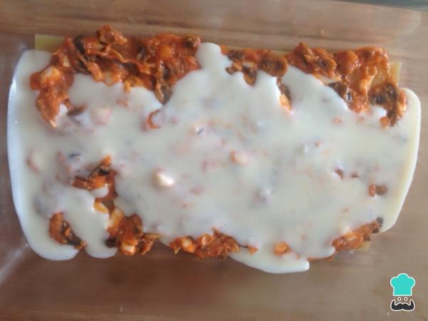 Receta de Lasaña de atún y huevo - Paso 7