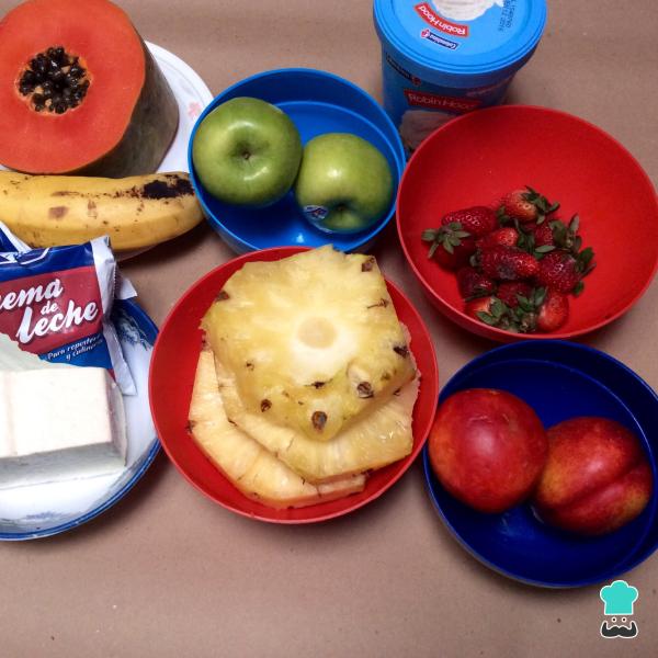 Receta de Ensalada de frutas con queso - Paso 1