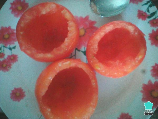 Receta de Tomates rellenos de atún y huevo duro - Paso 1