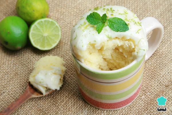 Recetas de postres en microondas fáciles - Mugcake de limón en microondas
