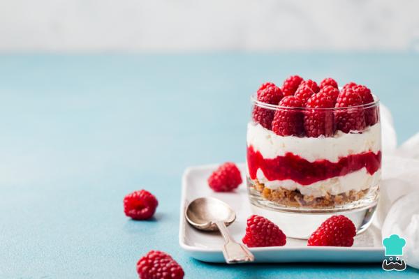 Postres para San Valentín - Vasito de frambuesa y galleta
