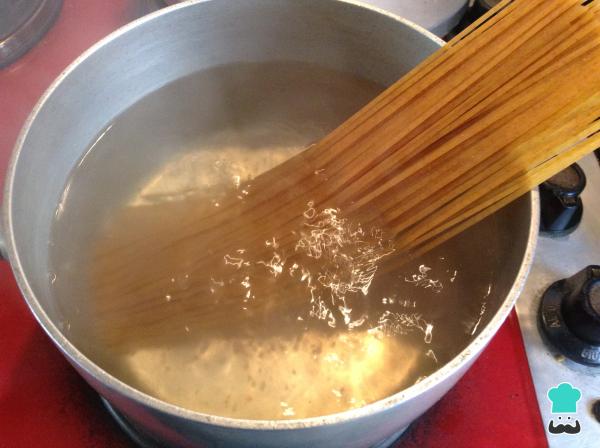 Receta de Espaguetis a la parmesana - Paso 2