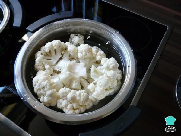 Receta de Coliflor gratinada light y baja en calorías - Paso 1