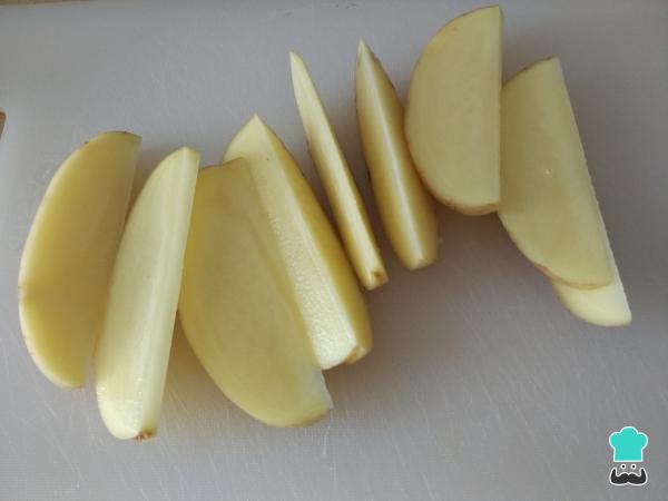 Receta de Patatas asadas al horno en gajos - Paso 2