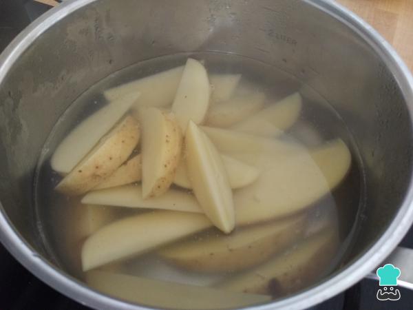 Receta de Patatas asadas al horno en gajos - Paso 3