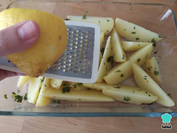 Receta de Patatas asadas al horno en gajos - Paso 6