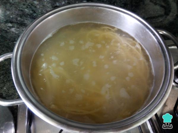 Receta de Espaguetis con atún - Paso 1