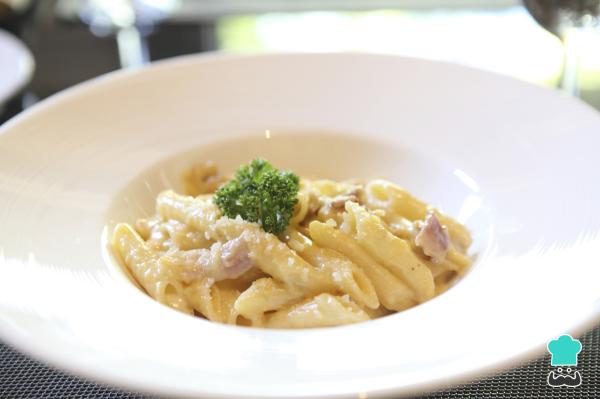 Receta de Macarrones a la carbonara con huevo - Paso 7