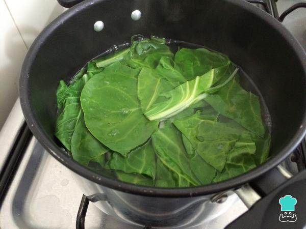 Receta de Acelgas salteadas con pasas y almendras - Paso 2
