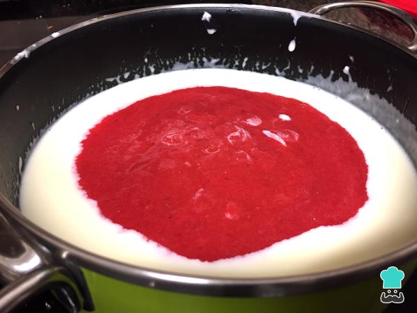 Receta de Tarta de fresa y nata sin horno - Paso 4
