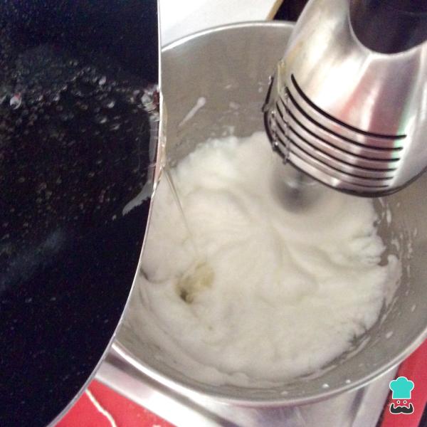 Receta de Torta decorada con merengue - Paso 4