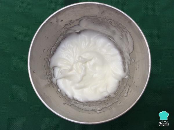 Receta de Torta decorada con merengue - Paso 2