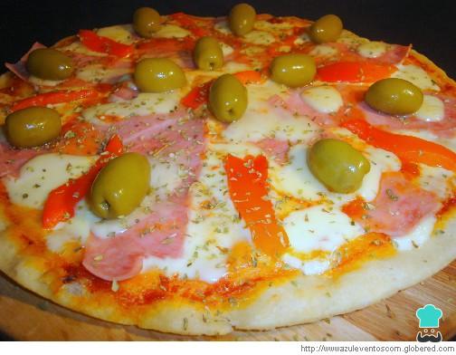 Receta de Pizza con panceta y huevos revueltos