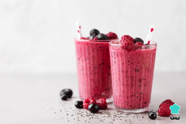 Licuados para bajar de peso en 7 días - Licuado de frutos rojos y chía