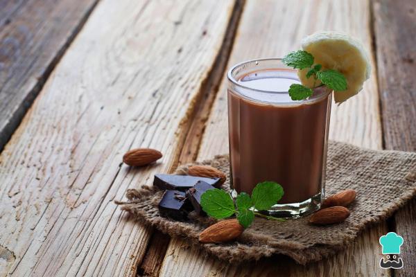 Licuados para bajar de peso en 7 días - Licuado de cacao, almendras y plátano