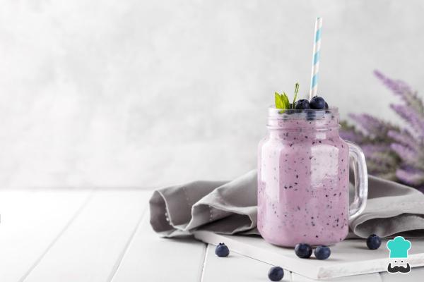 Licuados para bajar de peso en 7 días - Licuado de arándanos y leche vegetal