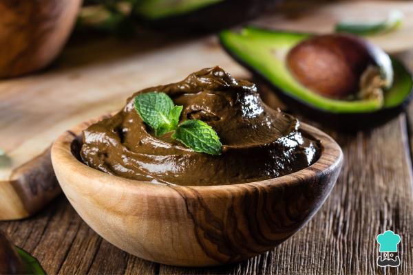 Postres sin gluten y sin lactosa fáciles - Mousse de chocolate con aguacate y leche de coco