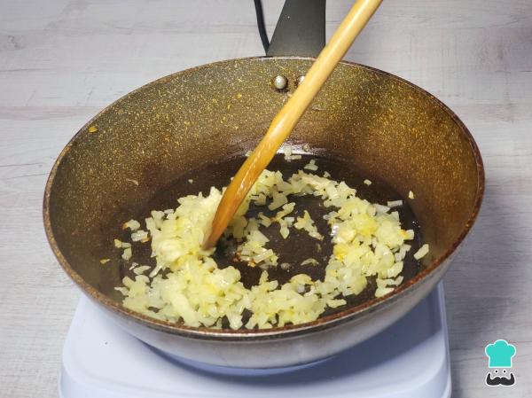 Receta de Tallarines rojos con atún - Paso 2