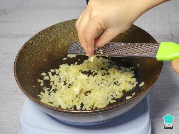 Receta de Tallarines rojos con atún - Paso 3