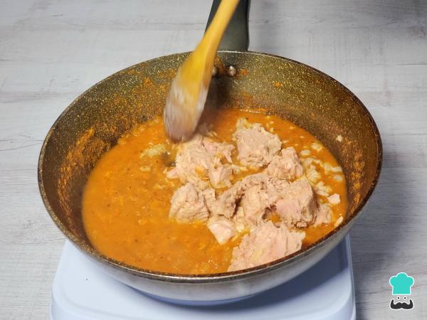 Receta de Tallarines rojos con atún - Paso 6