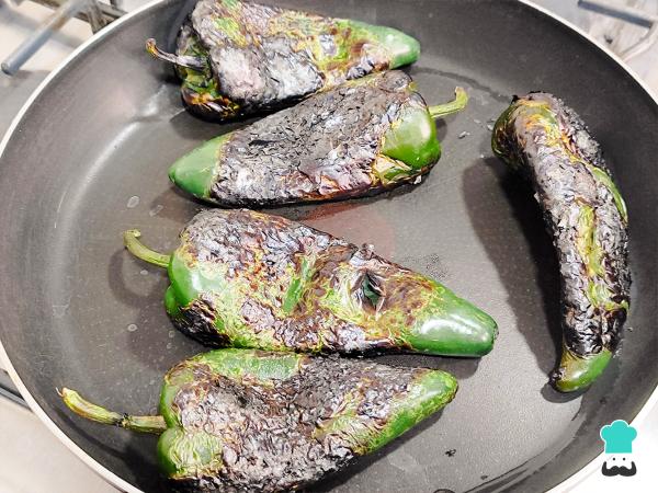 Receta de Chiles rellenos de carne molida - Paso 1