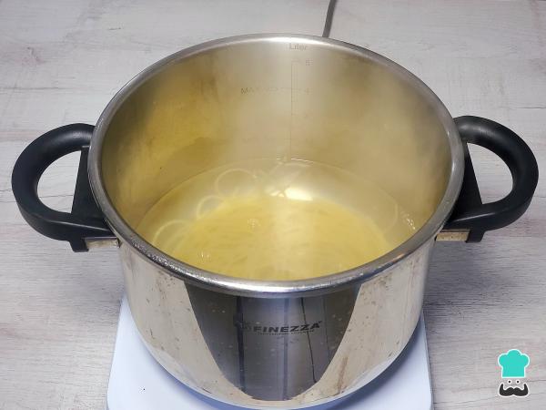 Receta de Tallarines rojos con huancaína - Paso 1
