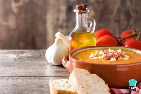 Diferencia entre salmorejo y salmorejo cordobés - Receta del salmorejo cordobés para 4 personas