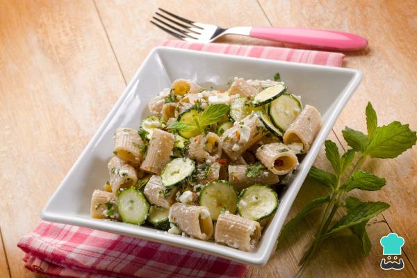 Recetas con hierbabuena - Pasta con hierbabuena y queso feta